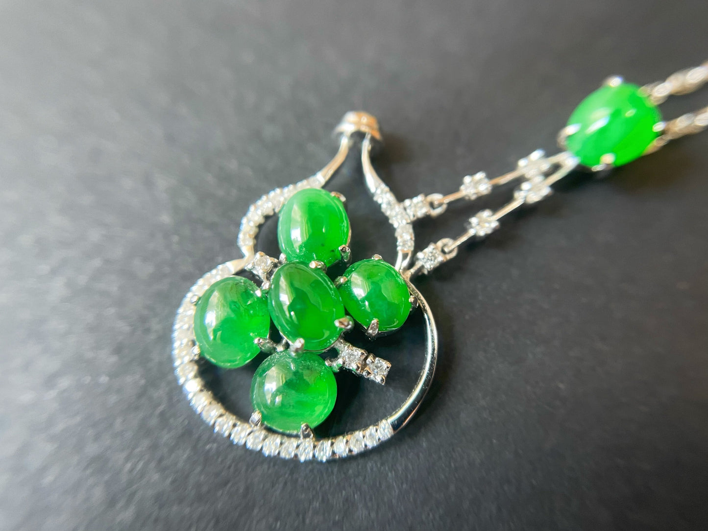 Imperial Jadeite Pendant with Diamond in 18K White Gold