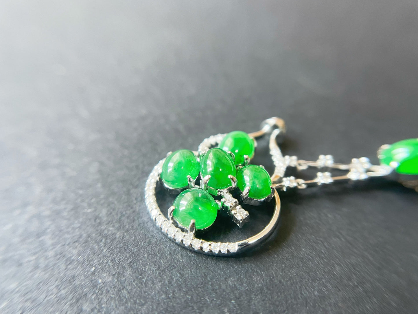 Imperial Jadeite Pendant with Diamond in 18K White Gold