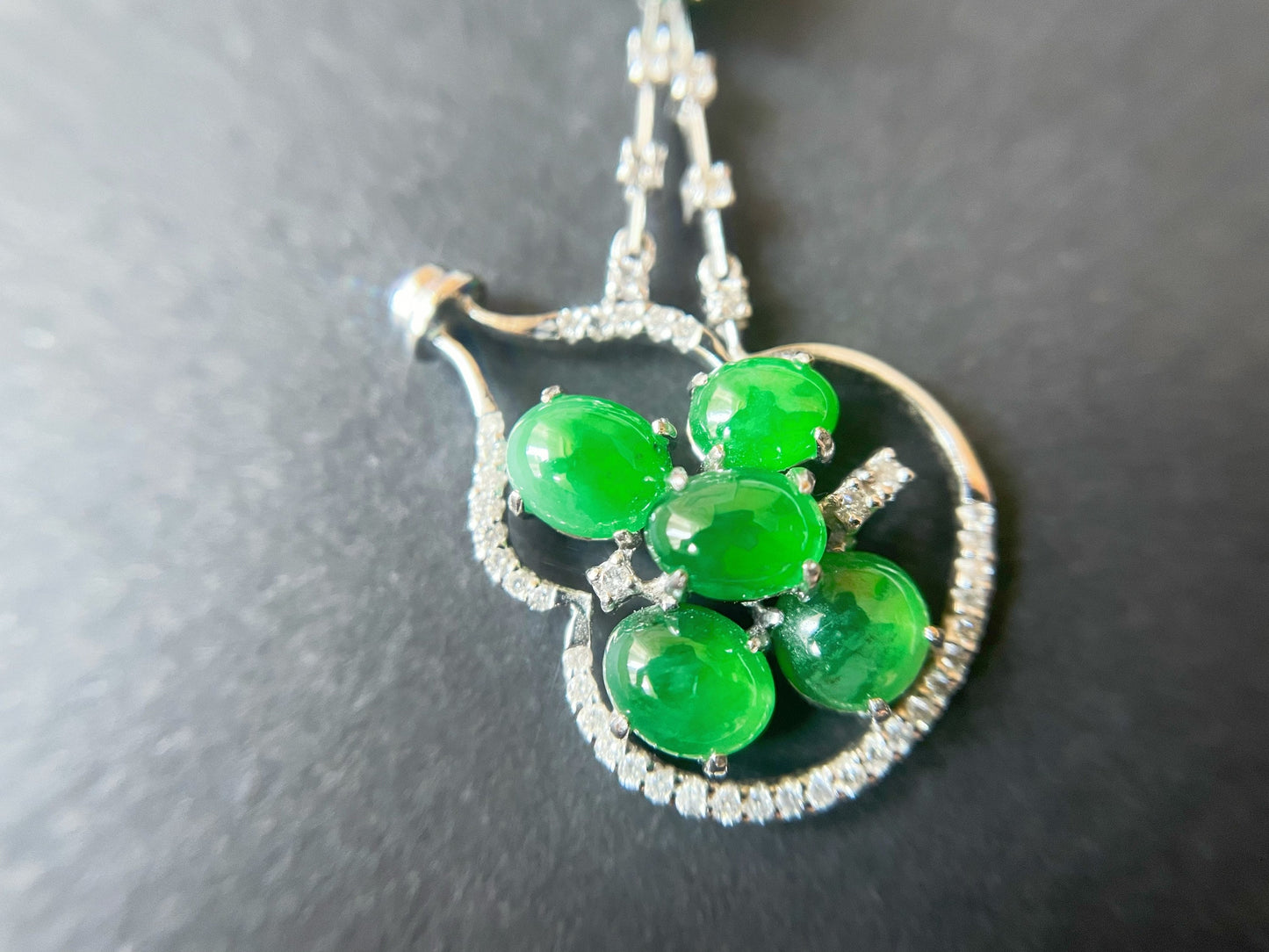 Imperial Jadeite Pendant with Diamond in 18K White Gold
