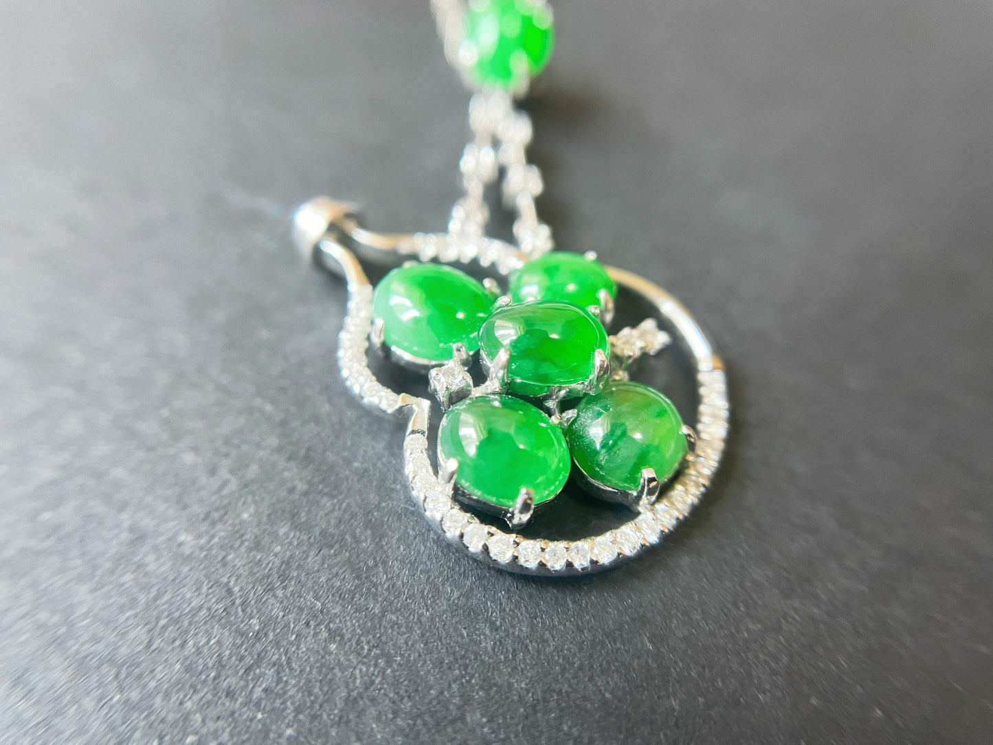 Imperial Jadeite Pendant with Diamond in 18K White Gold