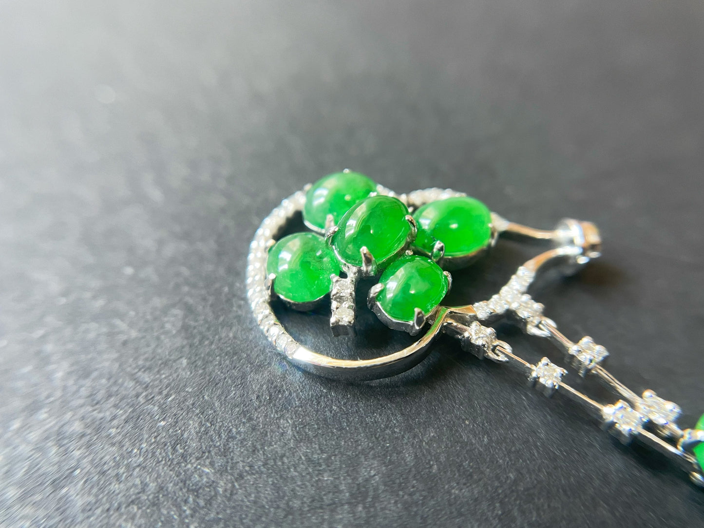 Imperial Jadeite Pendant with Diamond in 18K White Gold