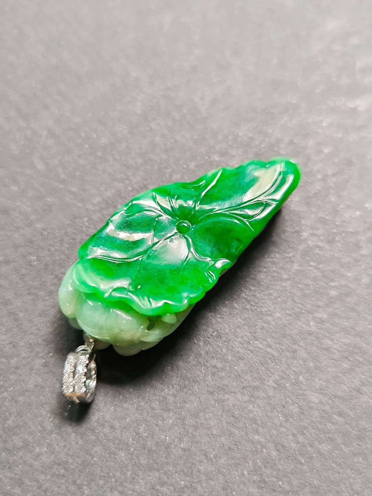 Natural Myanmar Imperial Green Lotus Leaf Jade Pendant, set with 18K White Gold and Diamond