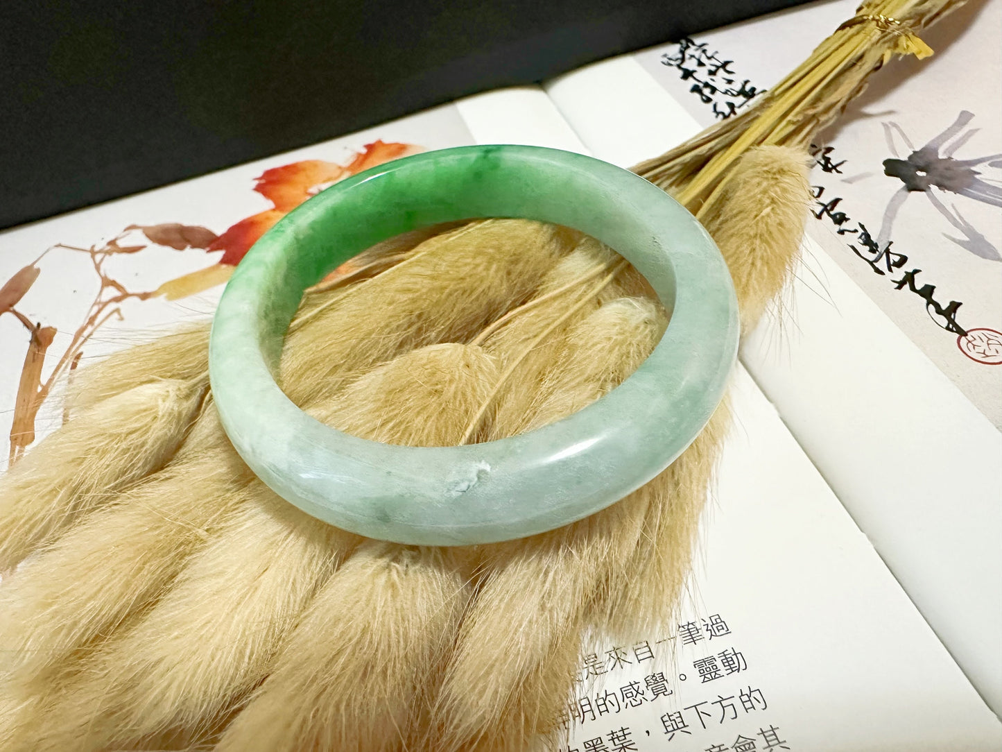 Natural Myanmar Vivid Apple Green Oval Shape Jade Bangle
