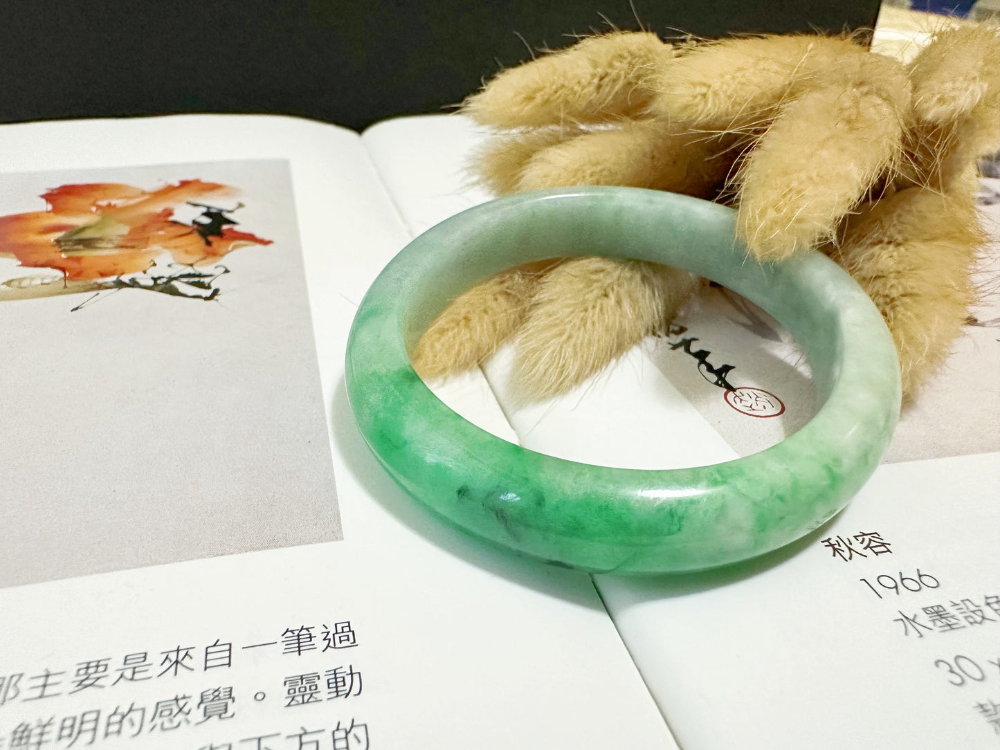 Natural Myanmar Vivid Apple Green Oval Shape Jade Bangle