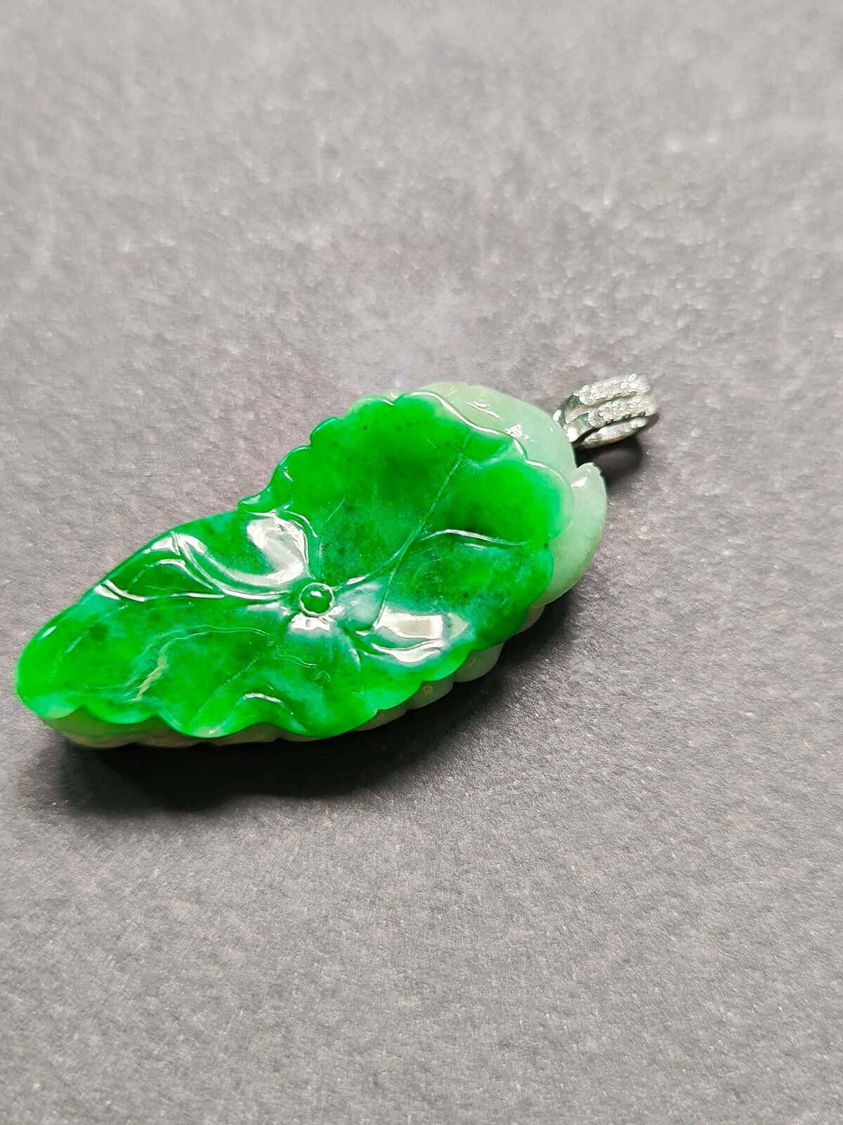 Natural Myanmar Imperial Green Lotus Leaf Jade Pendant, set with 18K White Gold and Diamond