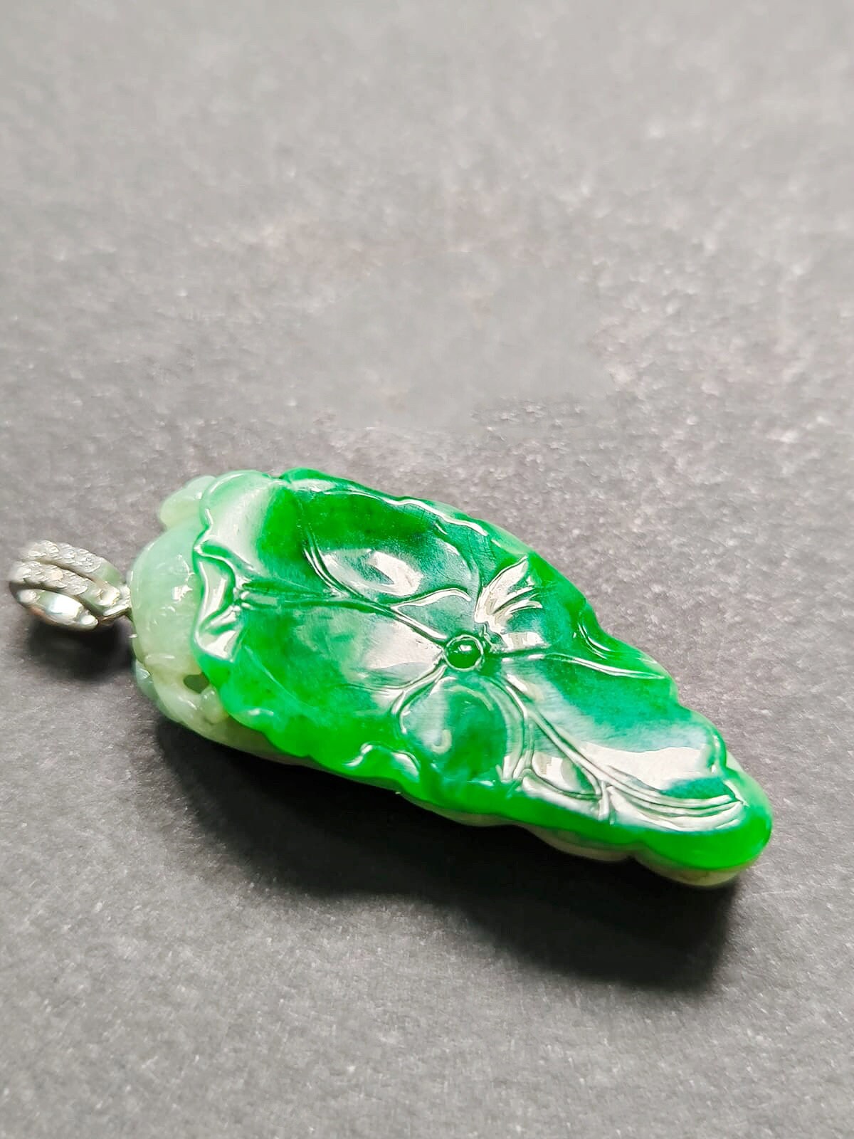 Natural Myanmar Imperial Green Lotus Leaf Jade Pendant, set with 18K White Gold and Diamond
