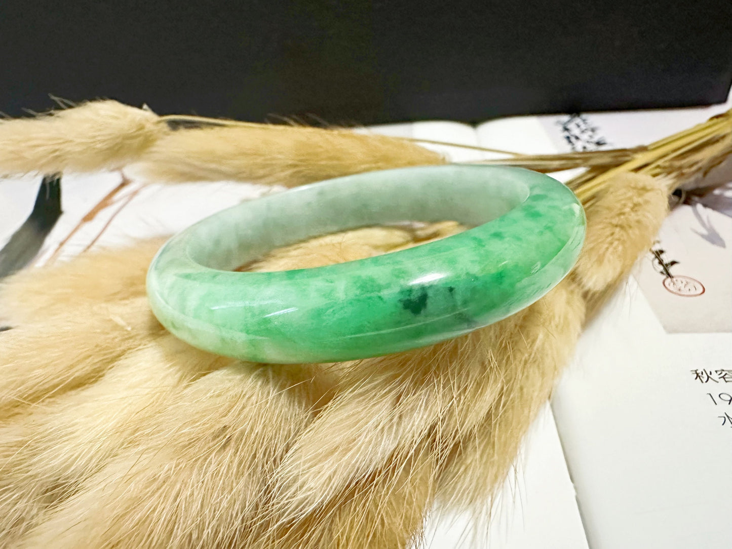 Natural Myanmar Vivid Apple Green Oval Shape Jade Bangle