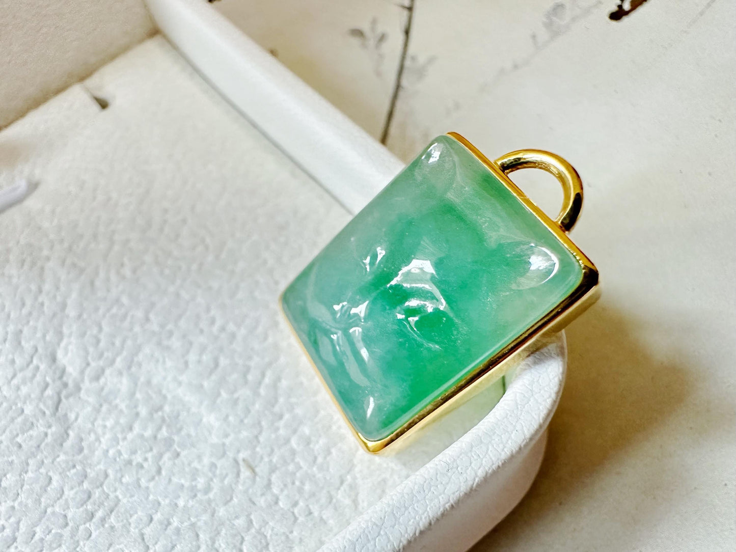 Natural Hand Carved Cat Face Vivid Green Jade Pendant in Gold Color 925 Silver