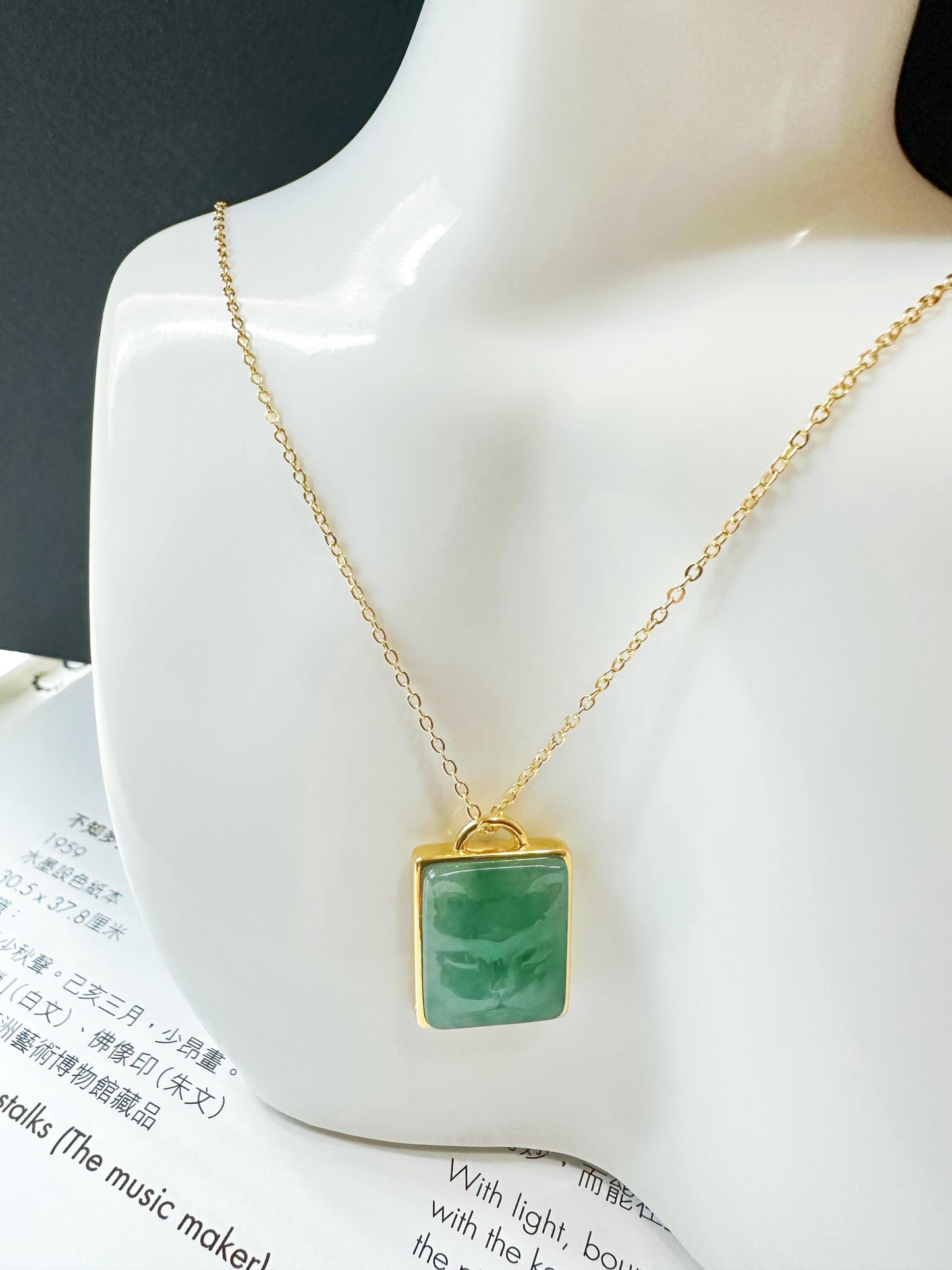 Natural Hand Carved Cat Face Vivid Green Jade Pendant in Gold Color 925 Silver