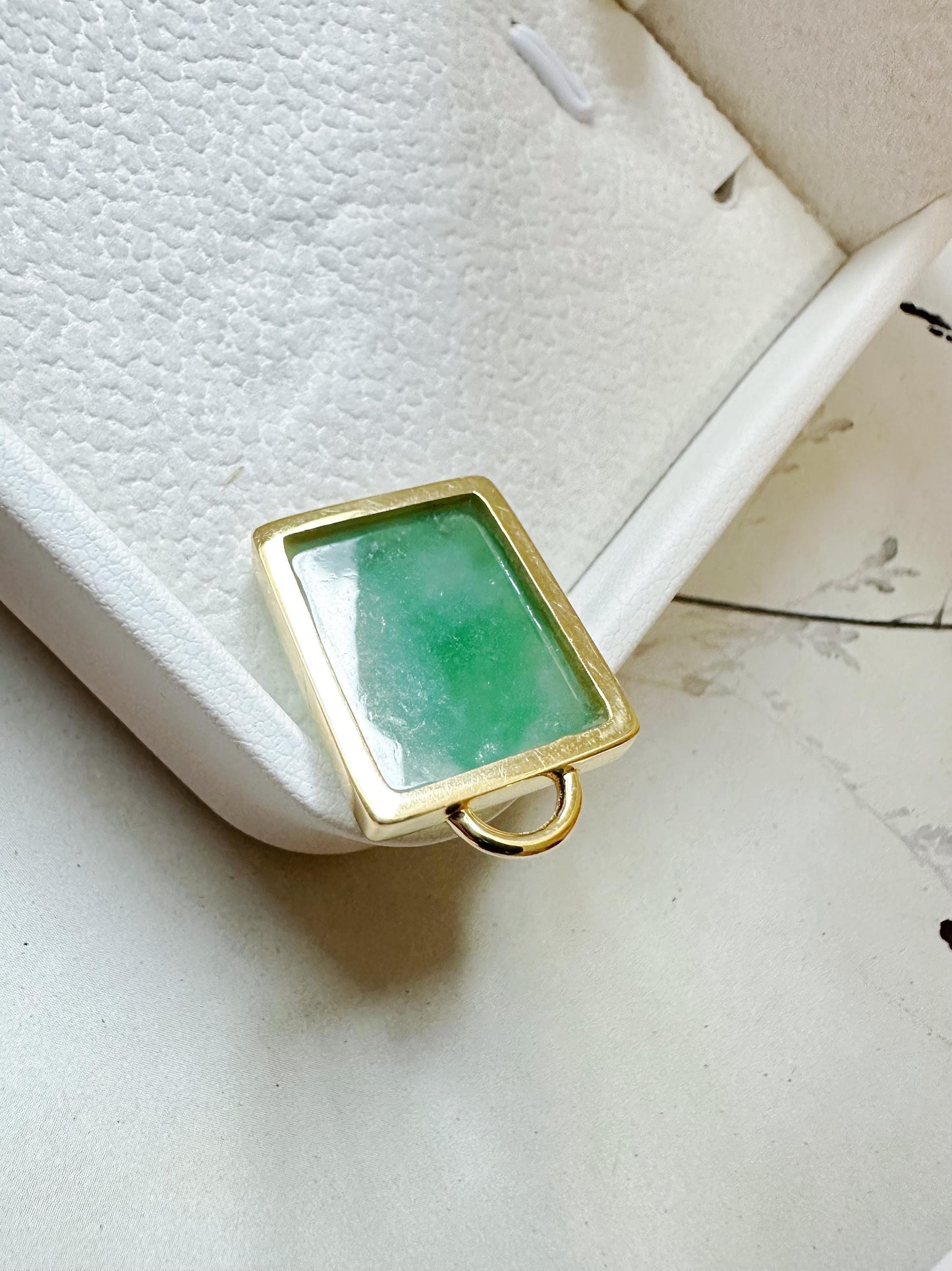Natural Hand Carved Cat Face Vivid Green Jade Pendant in Gold Color 925 Silver