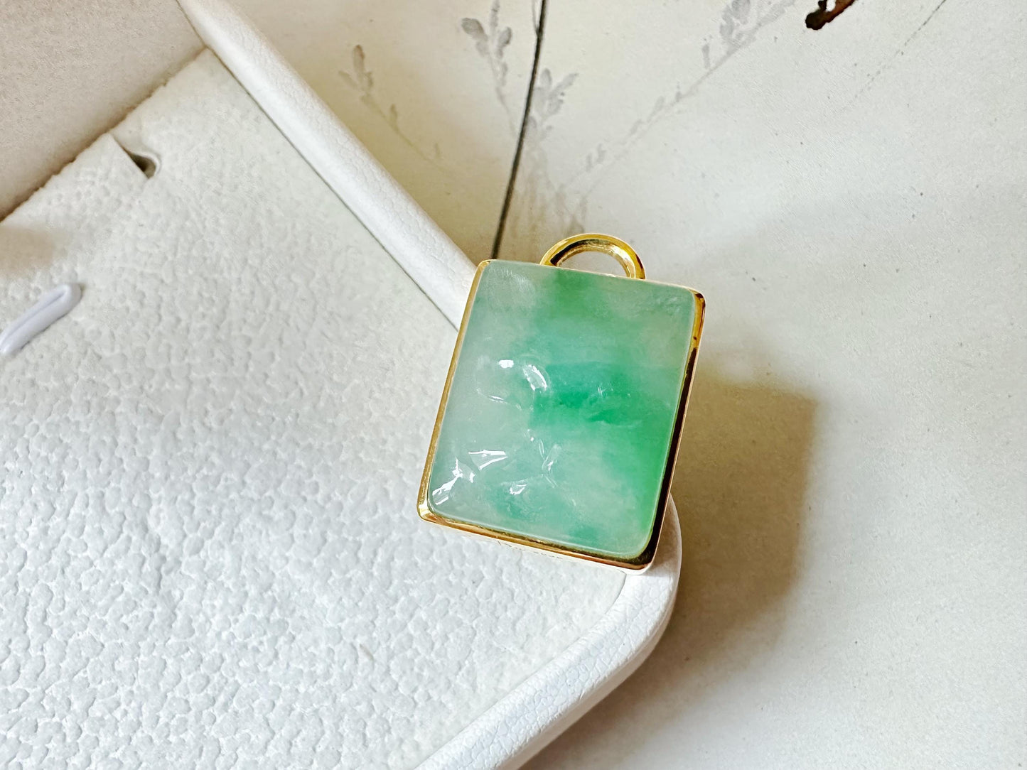 Natural Hand Carved Cat Face Vivid Green Jade Pendant in Gold Color 925 Silver