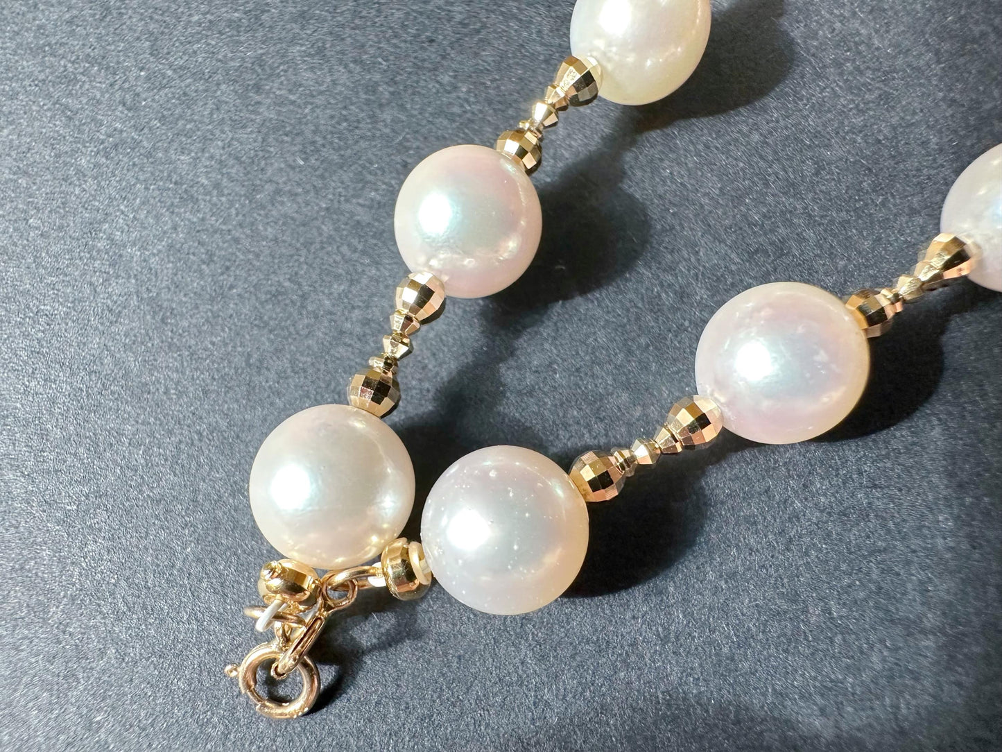 Natural White Colour Japan Sea Water Akoya Pearl Necklace Strand with 18K Golden Beads and Double Clasp