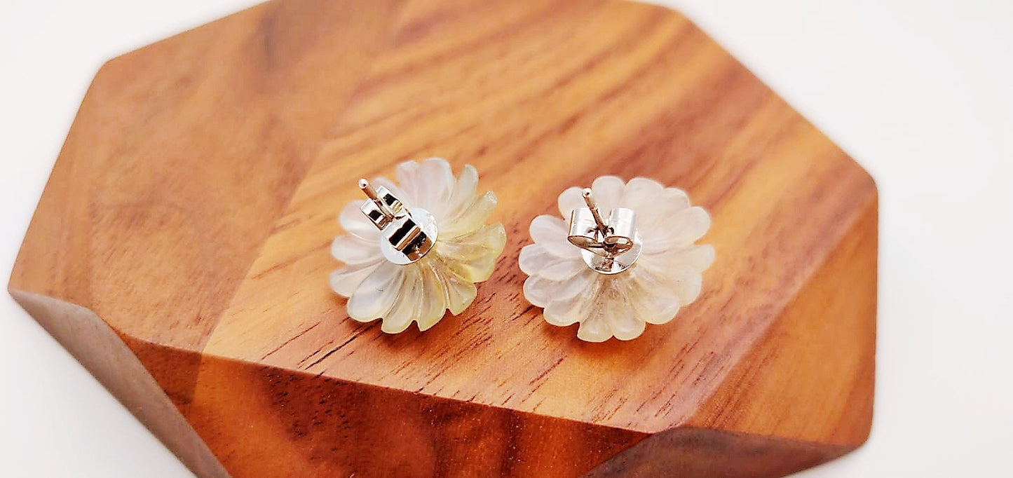Translucent Jade Two-Way Earrings with Platinum