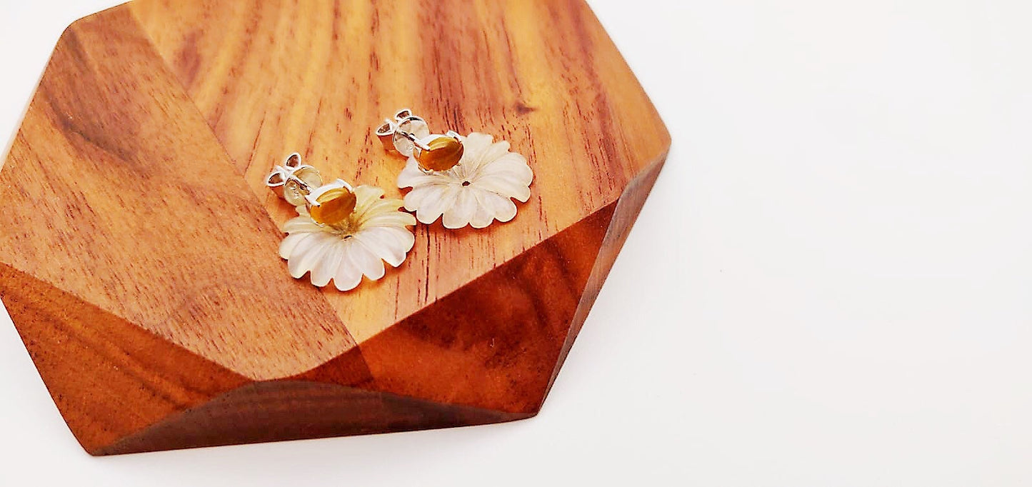 Translucent Jade Two-Way Earrings with Platinum