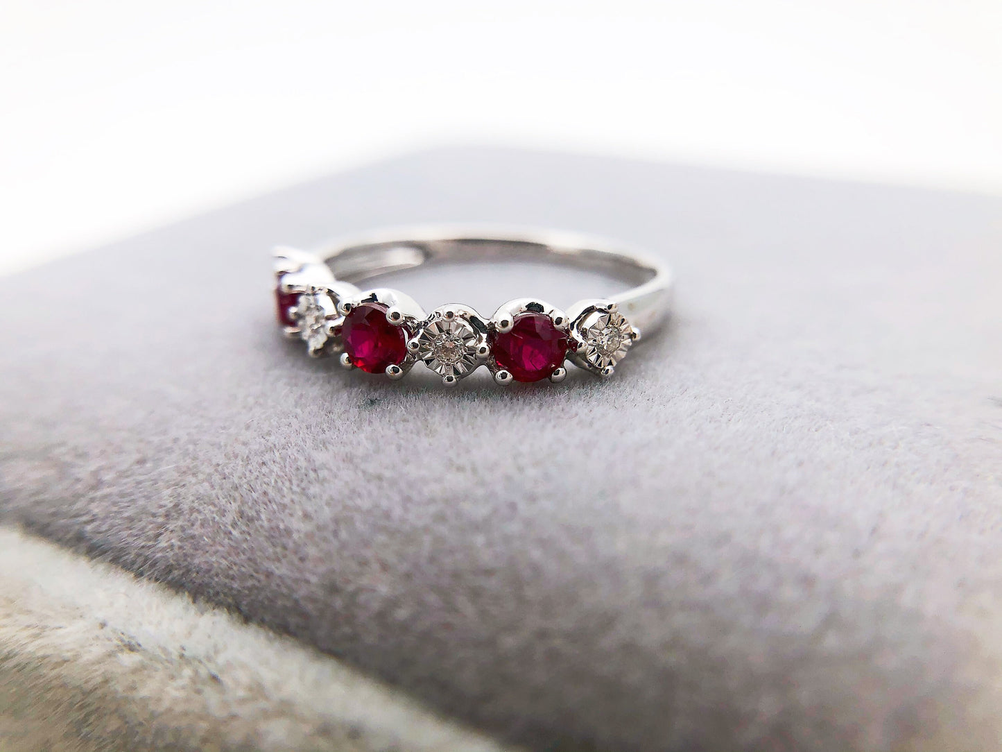 18k White Gold Ruby Diamond Ring