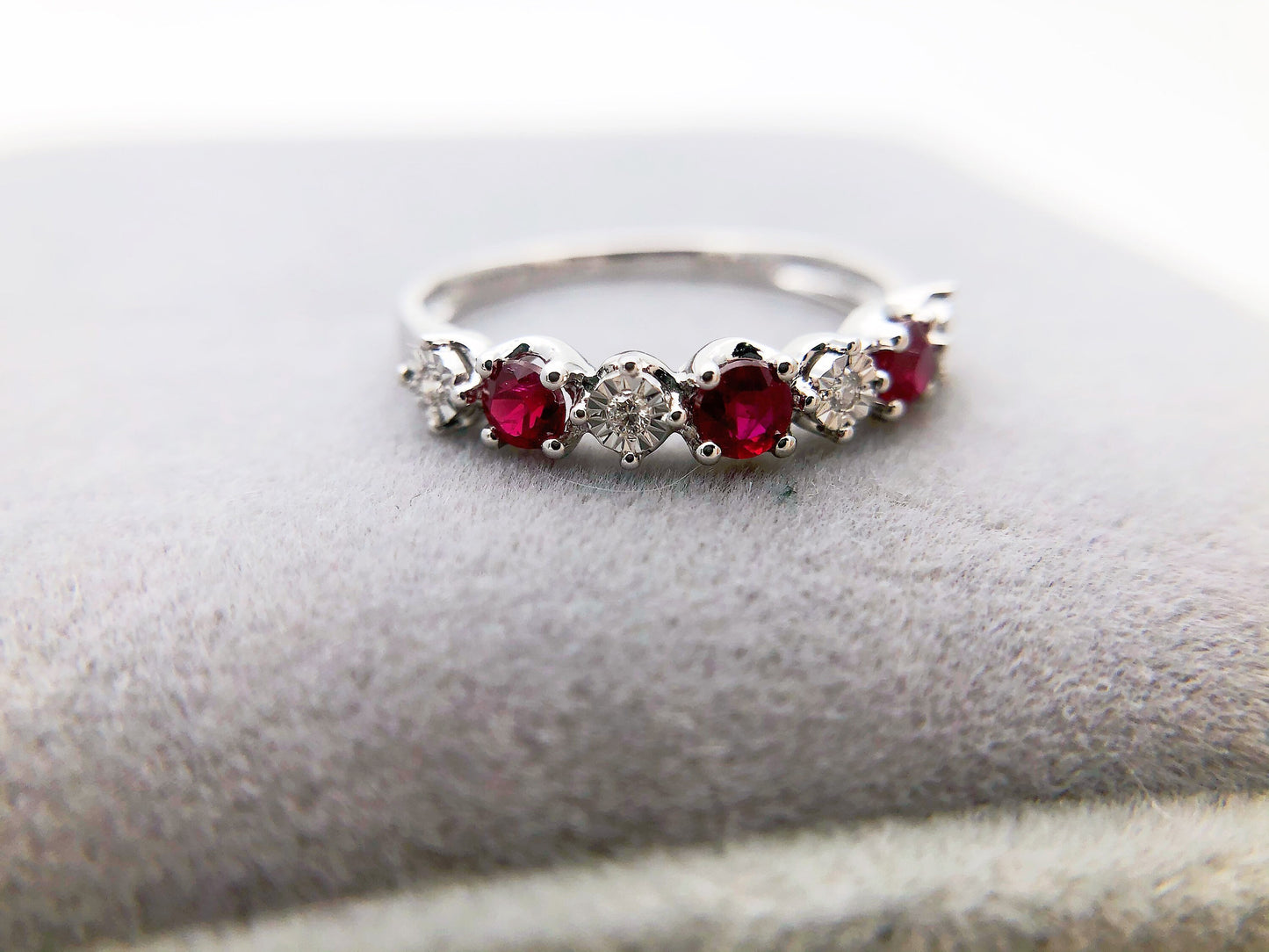 18k White Gold Ruby Diamond Ring