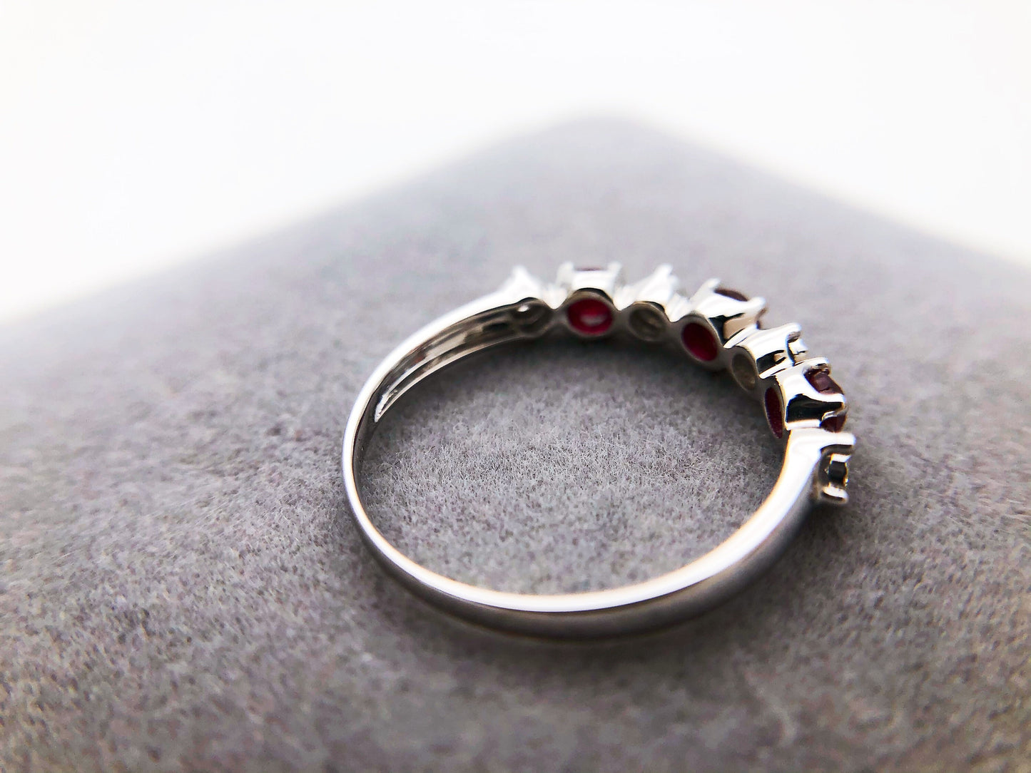 18k White Gold Ruby Diamond Ring