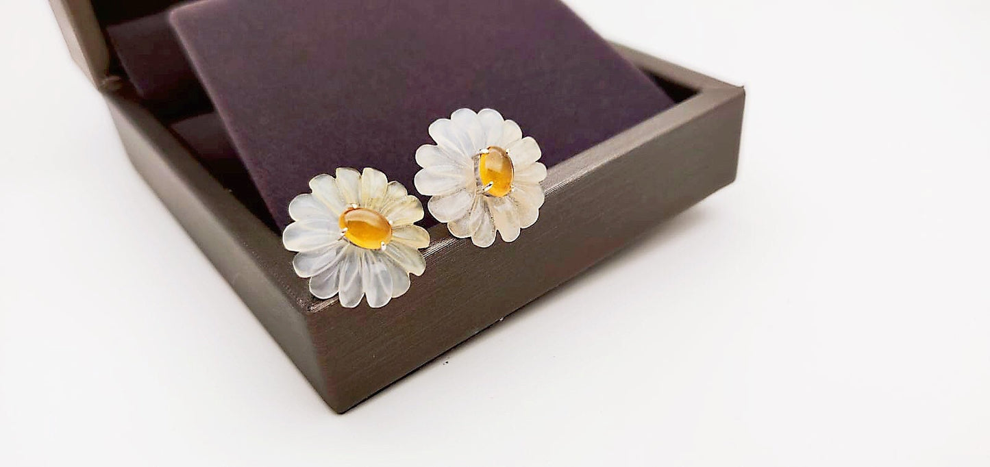 Translucent Jade Two-Way Earrings with Platinum