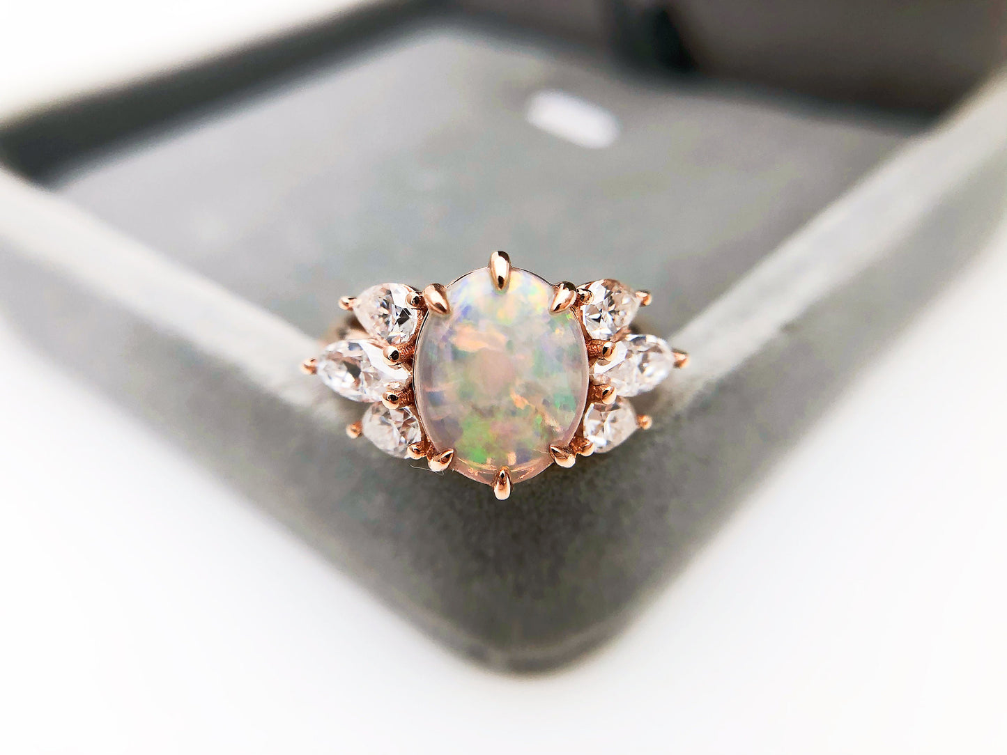 Bague de mariage en or 14 carats avec opale de cristal australienne et moissanite