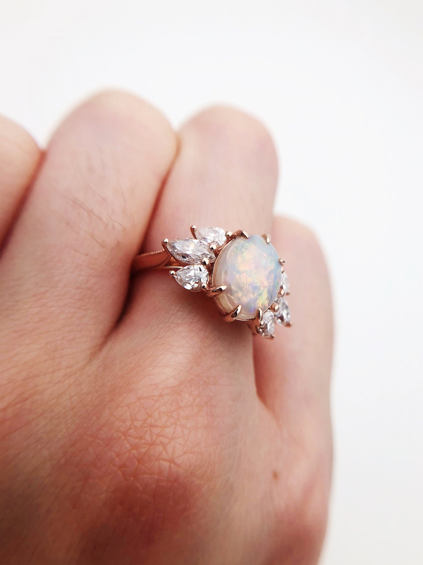 Bague de mariage en or 14 carats avec opale de cristal australienne et moissanite