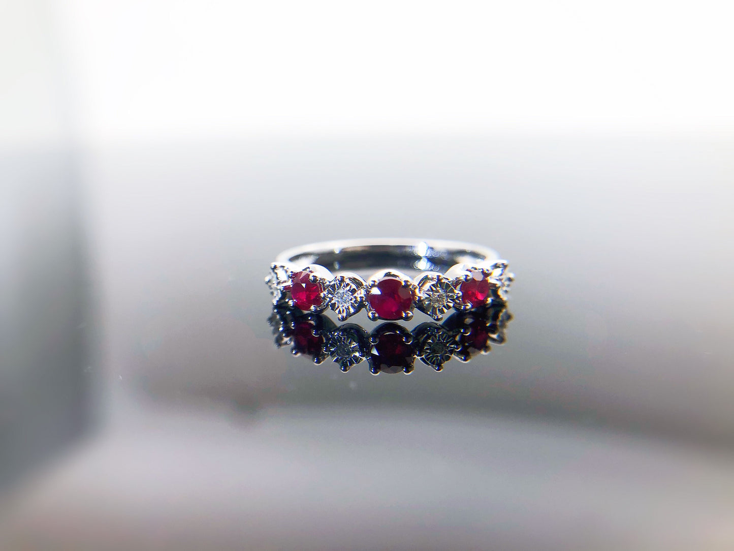 18k White Gold Ruby Diamond Ring