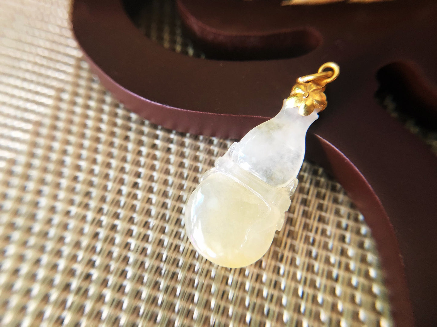 Icy Honey Jadeite Calabash Pendant in 18K Gold