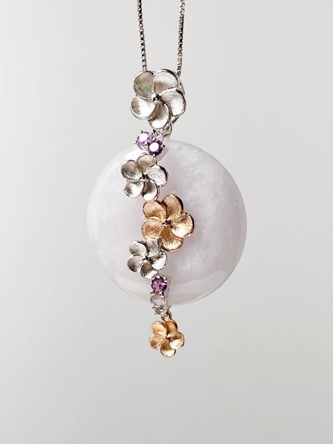 Lavender Jadeite Donut Pendant in 14K Bicolor Gold - Floral Design