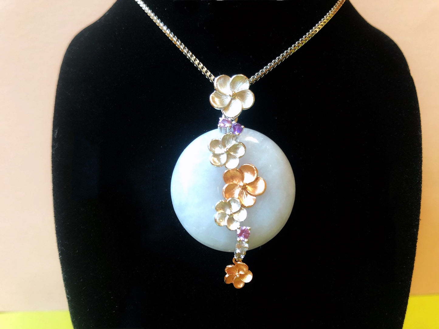 Lavender Jadeite Donut Pendant in 14K Bicolor Gold - Floral Design