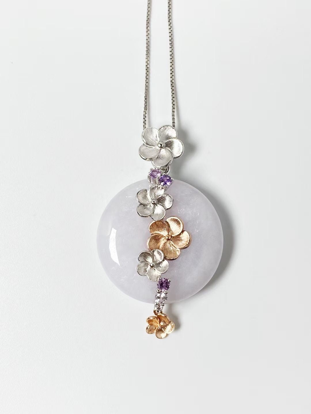 Lavender Jadeite Donut Pendant in 14K Bicolor Gold - Floral Design