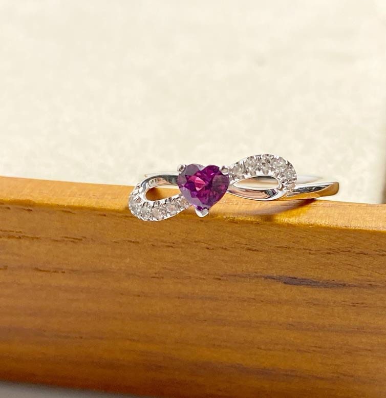 18K White Gold Myanmar Purple Sapphire Diamond Ring