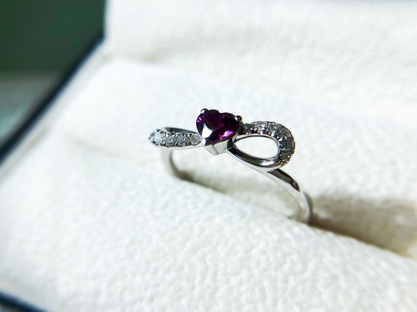 18K White Gold Myanmar Purple Sapphire Diamond Ring