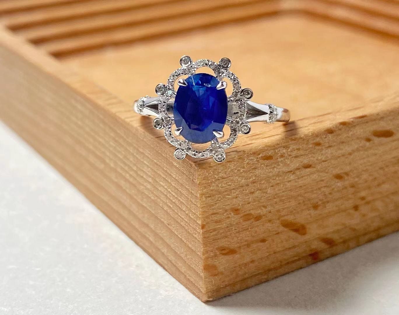 Certified Natural Sri Lanka Blue Sapphire Diamond 18k White Gold Ring