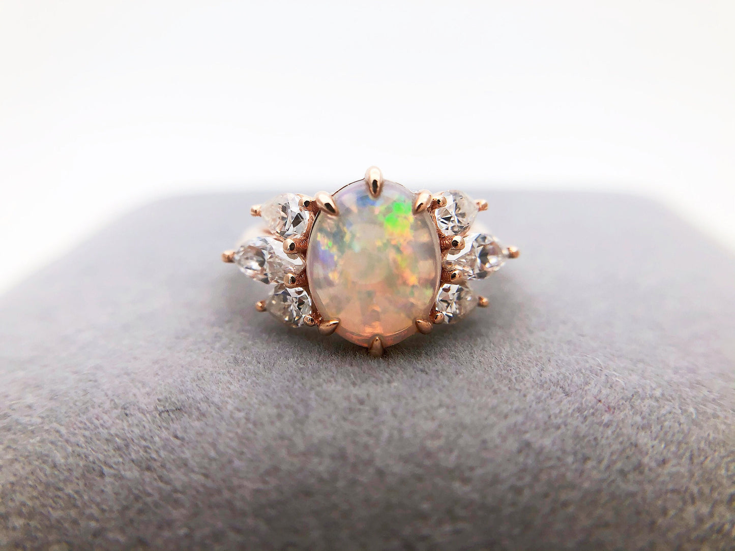 Bague de mariage en or 14 carats avec opale de cristal australienne et moissanite