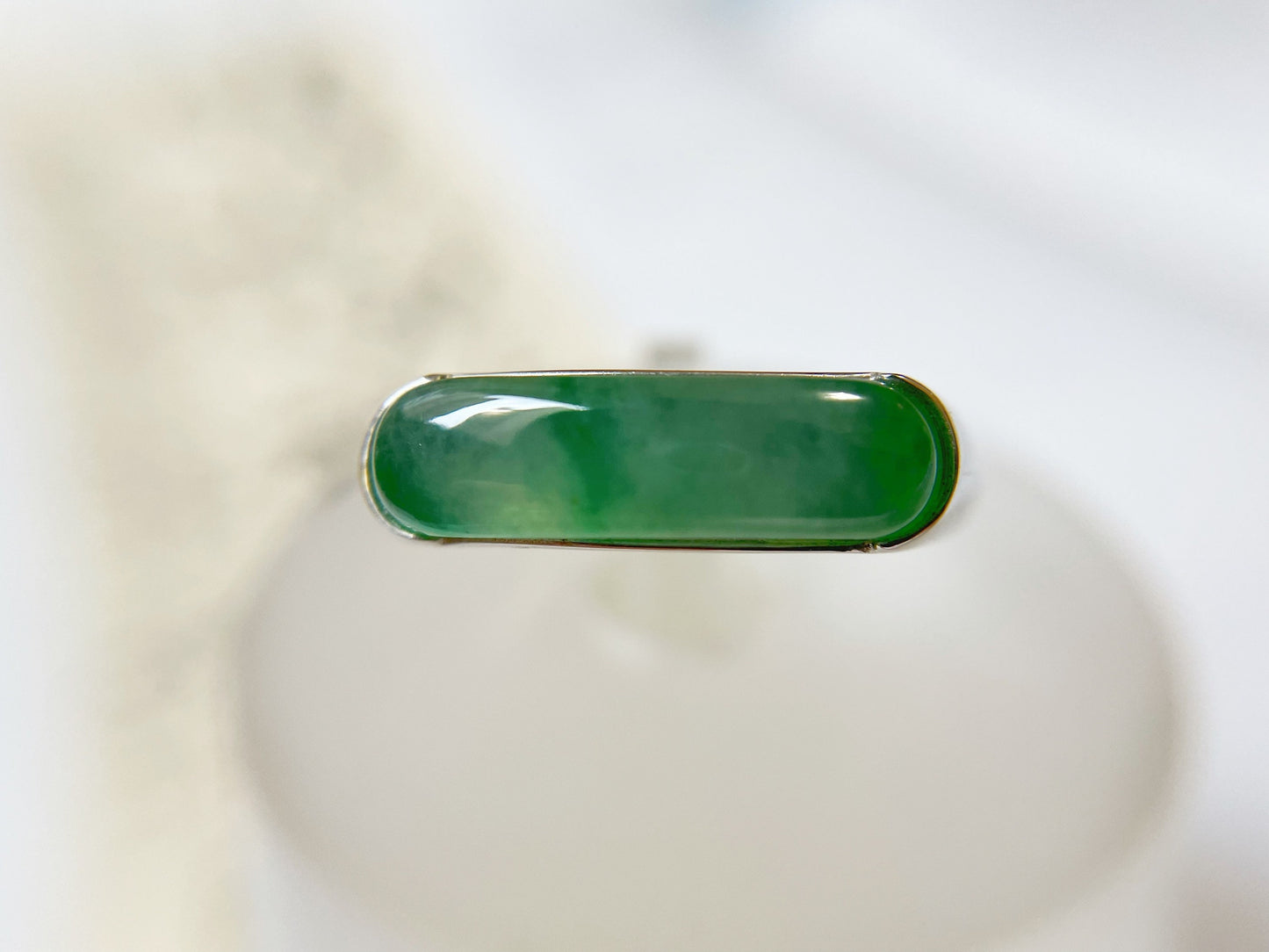 Natural Vivid Green Icy Saddle Jade Jadeite 18K White Gold Ring