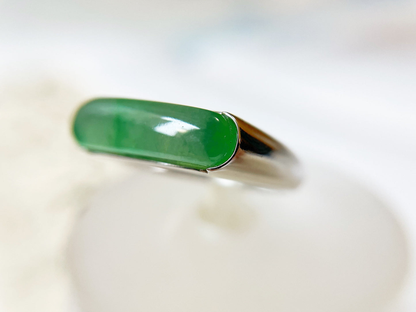 Natural Vivid Green Icy Saddle Jade Jadeite 18K White Gold Ring