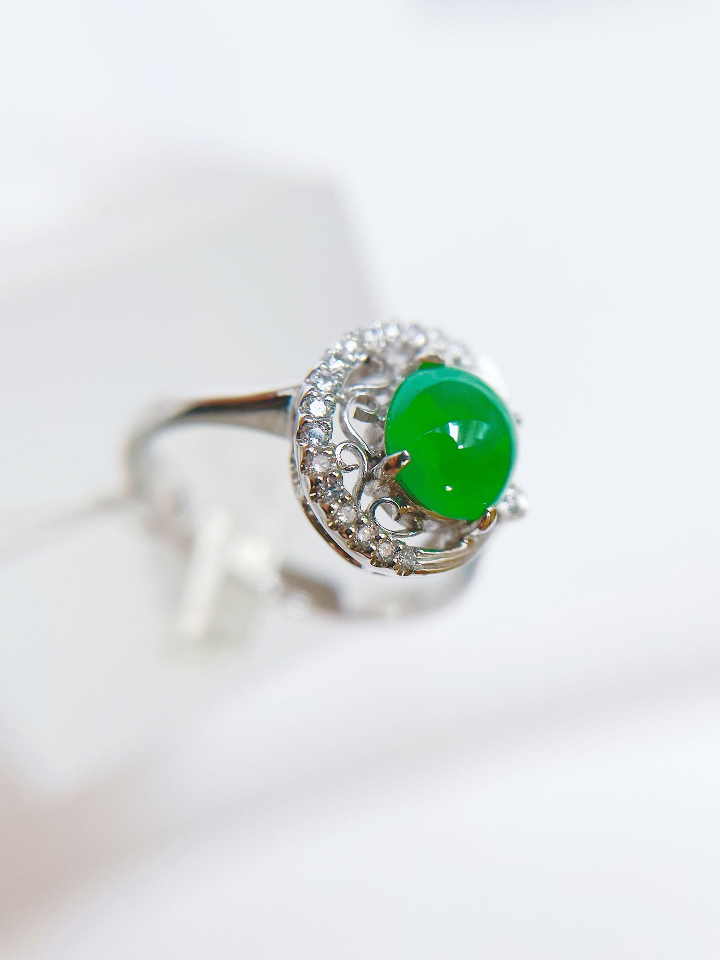 Imperial Green Jadeite Jade Cabochon Diamond 18K White Gold Ring