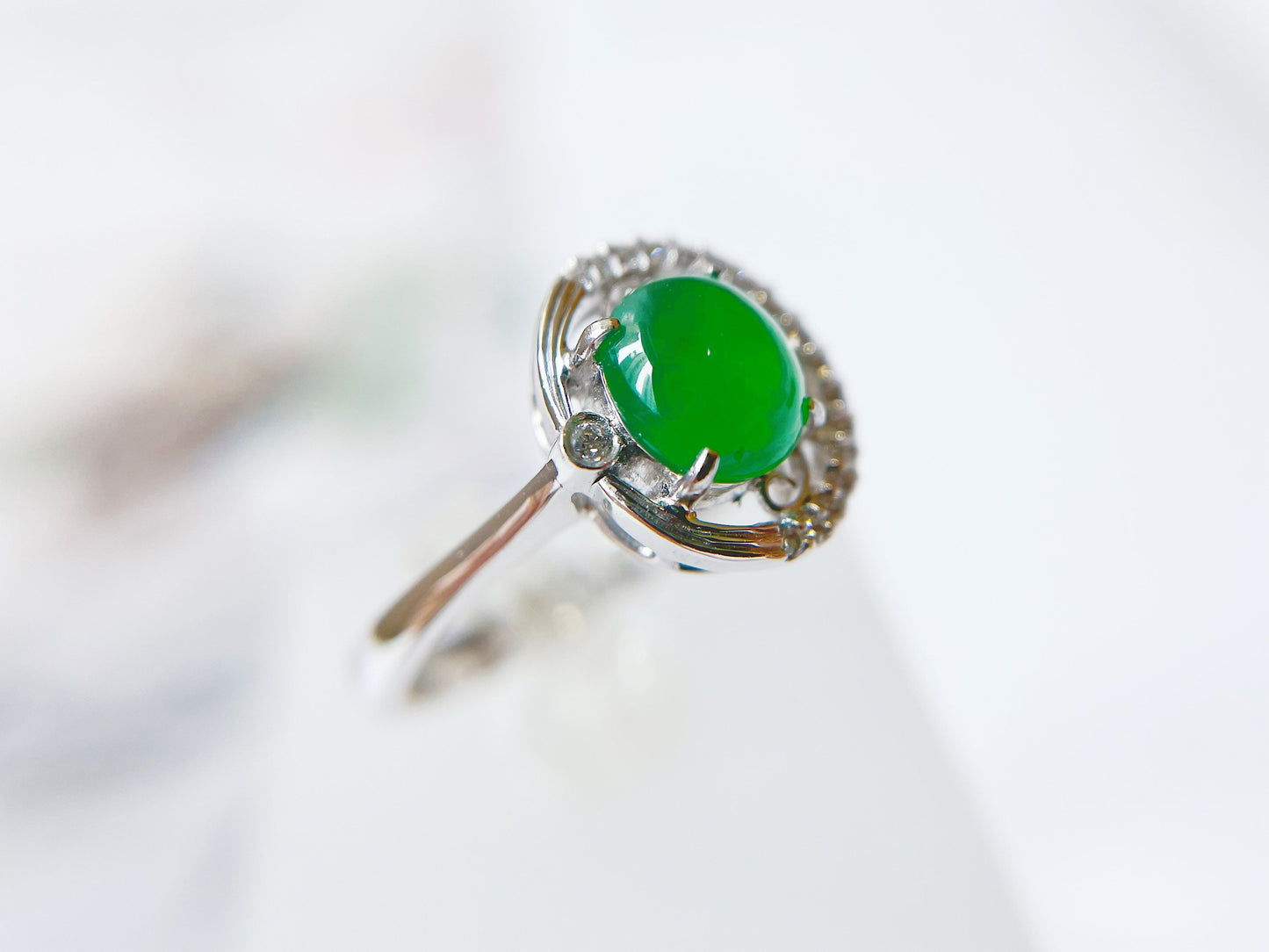 Imperial Green Jadeite Jade Cabochon Diamond 18K White Gold Ring