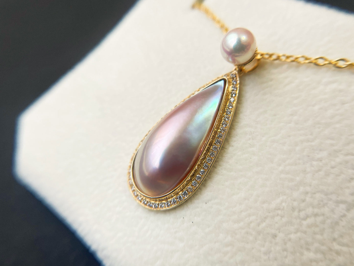 18K Gold Diamond Amami Mabe Pearl Pendant