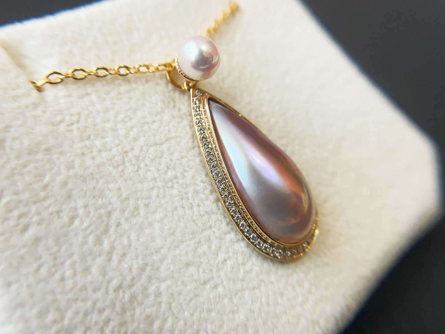 18K Gold Diamond Amami Mabe Pearl Pendant