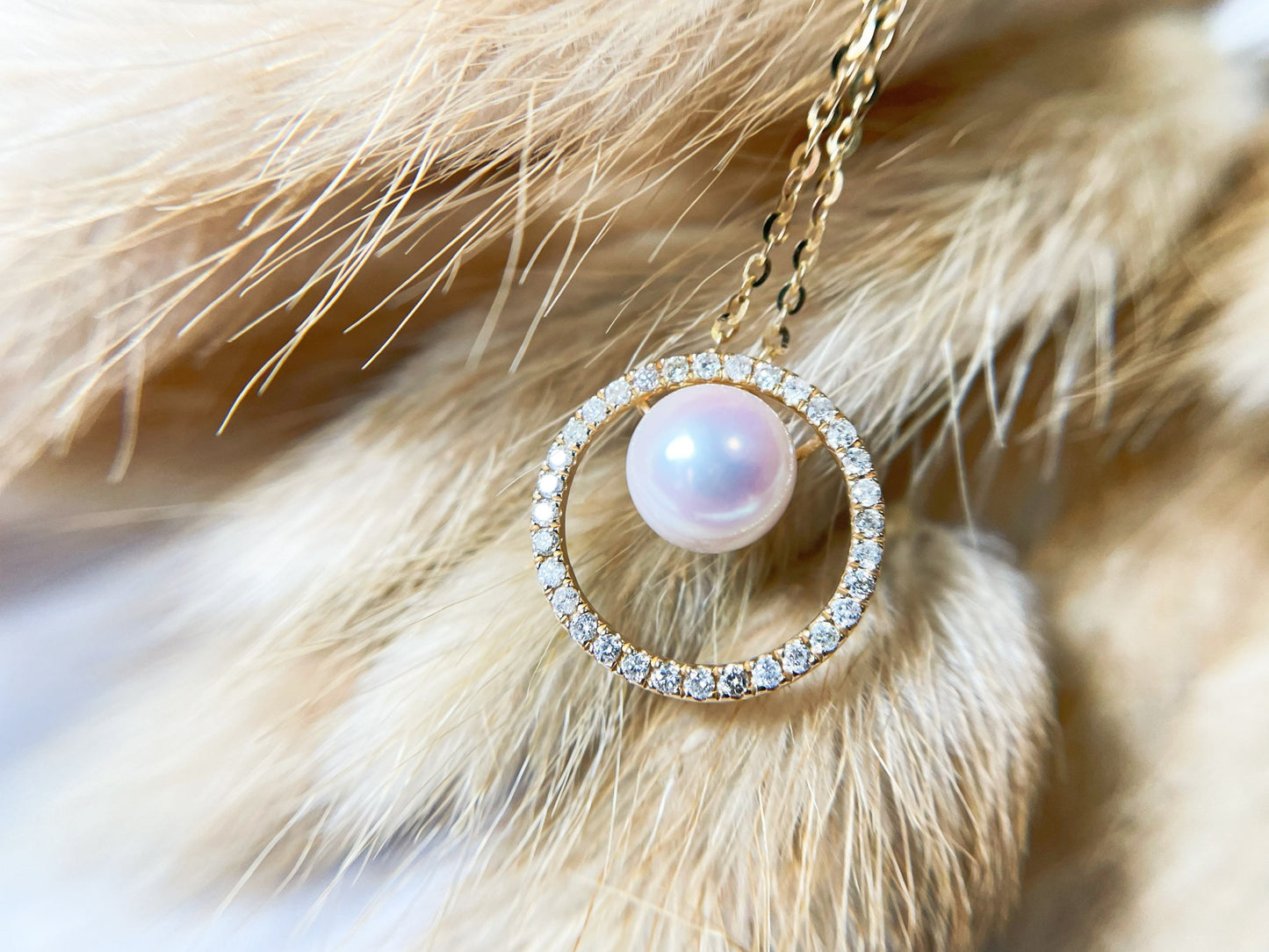 18K Gold Akoya Pearl Diamond Pendant - Round and Simple Design