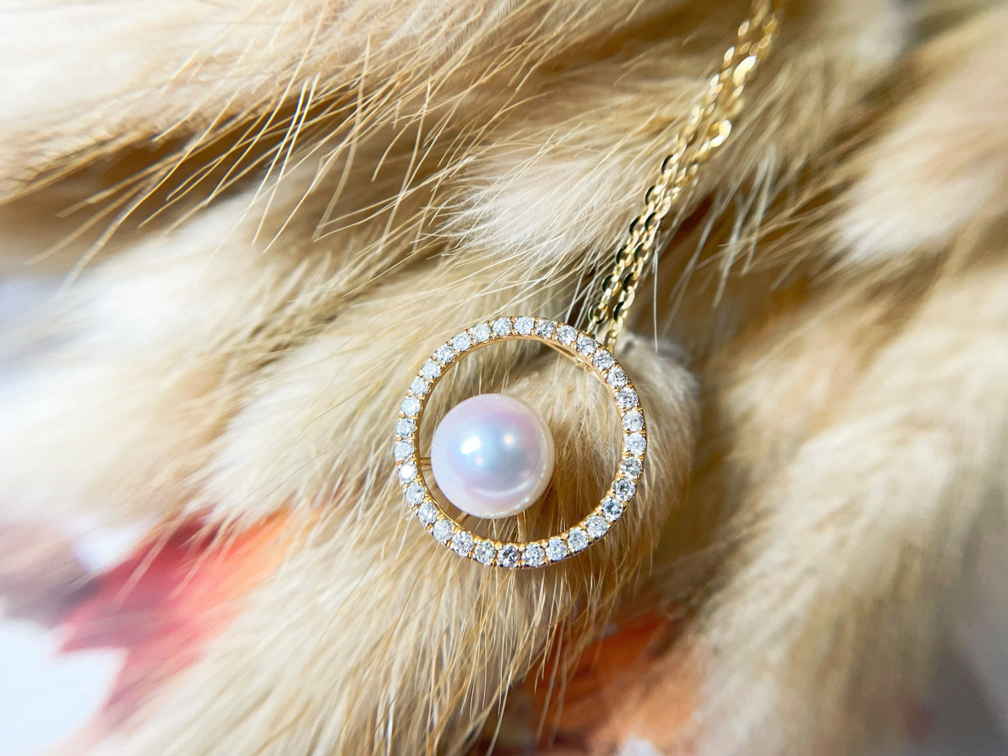 18K Gold Akoya Pearl Diamond Pendant - Round and Simple Design