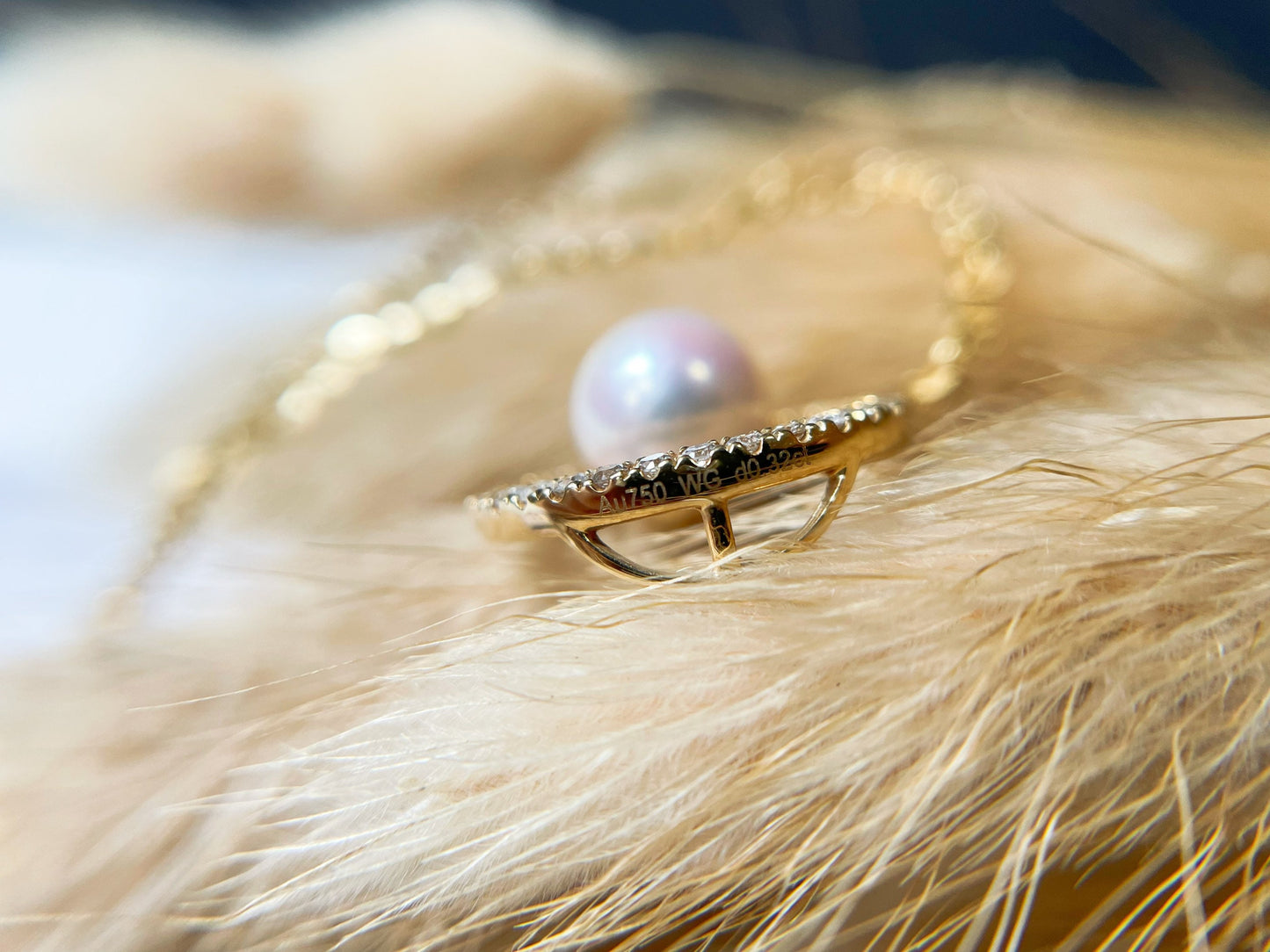 18K Gold Akoya Pearl Diamond Pendant - Round and Simple Design