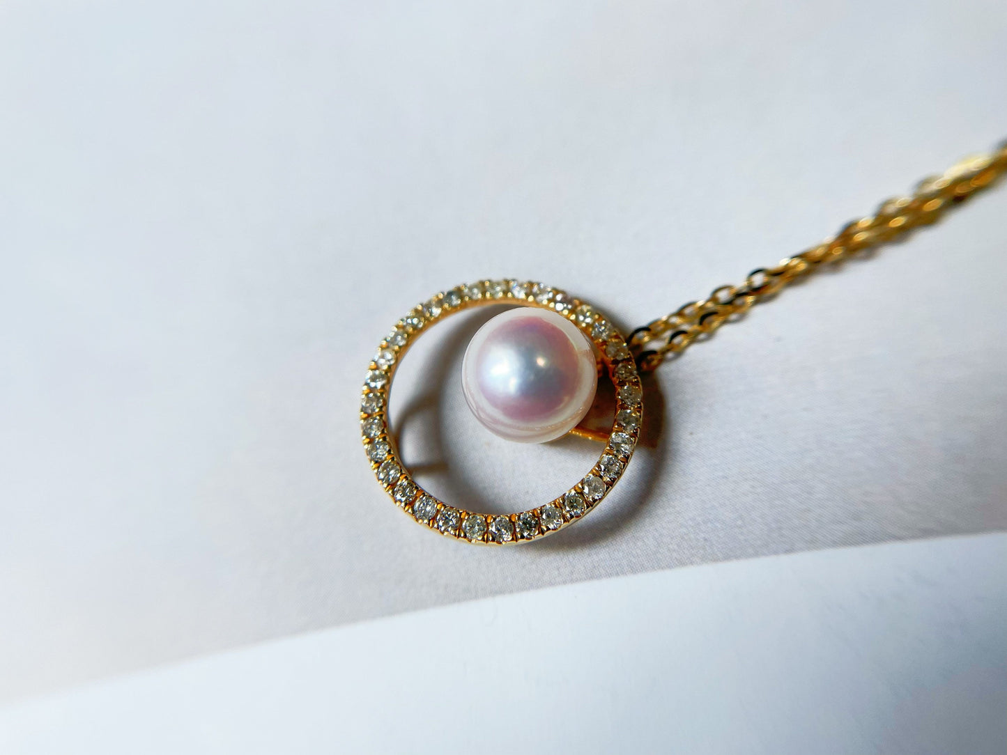18K Gold Akoya Pearl Diamond Pendant - Round and Simple Design