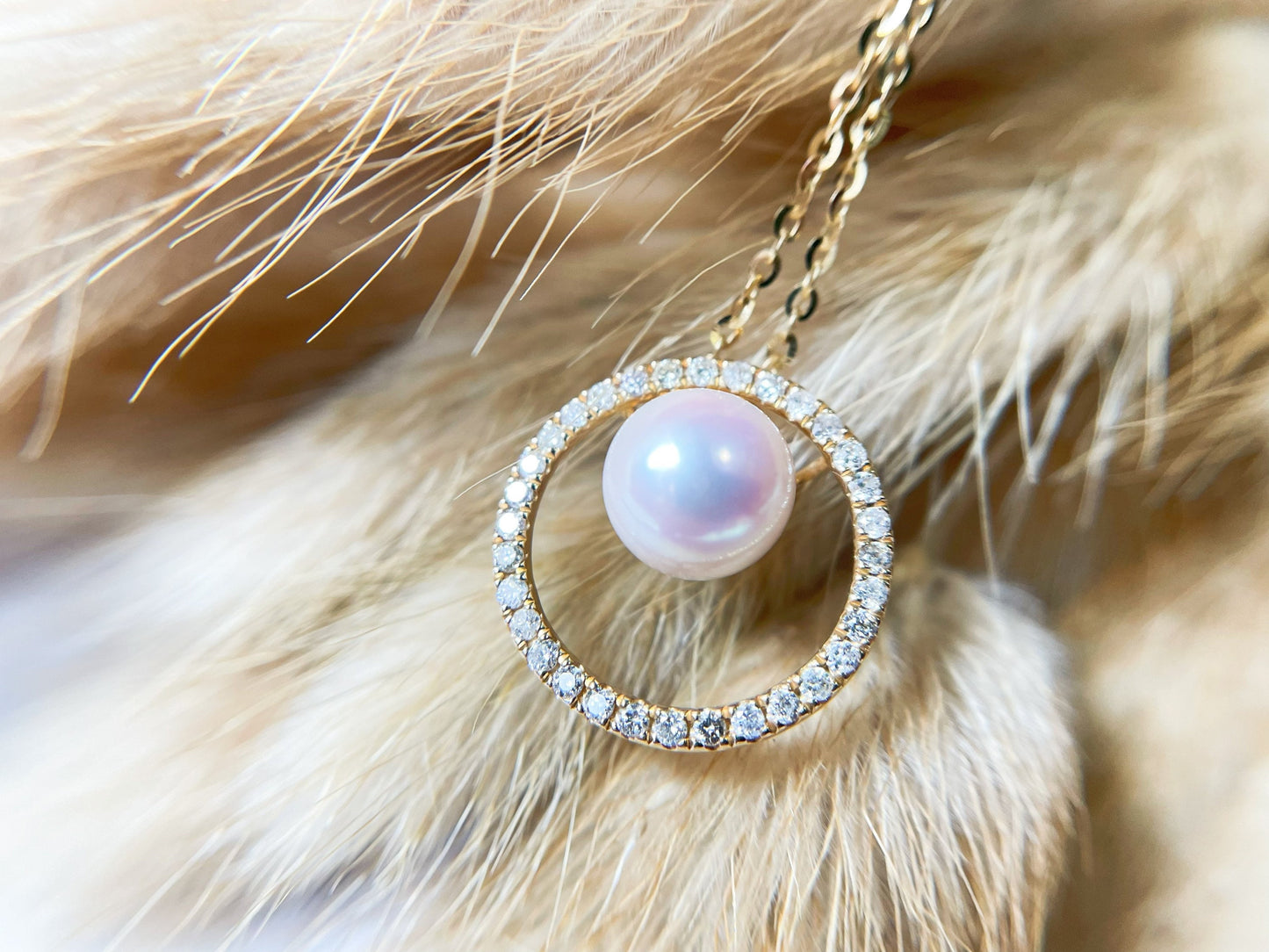 18K Gold Akoya Pearl Diamond Pendant - Round and Simple Design