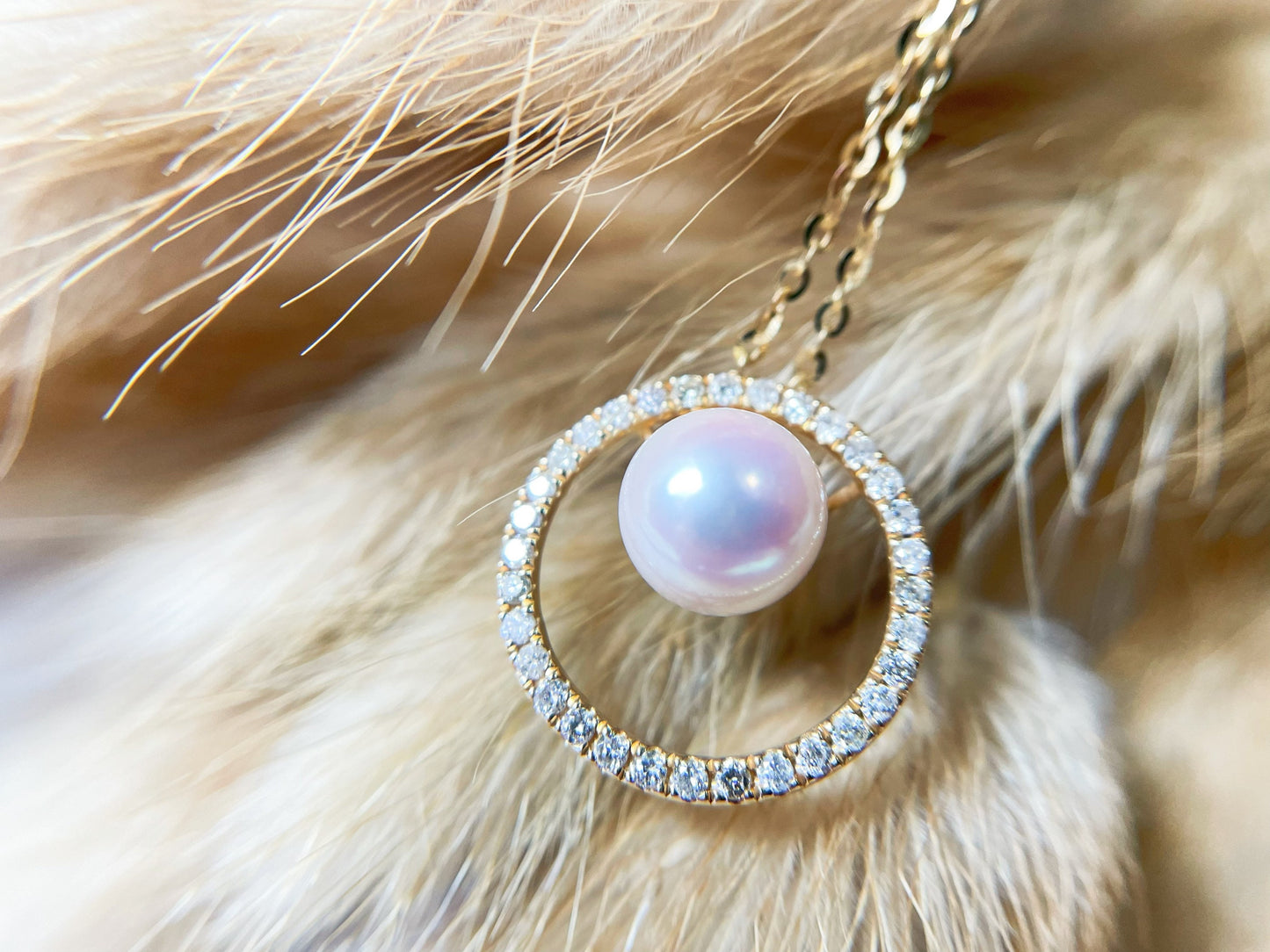 18K Gold Akoya Pearl Diamond Pendant - Round and Simple Design