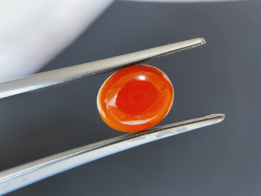 Cabochon de jadéite rouge brique de type glacé