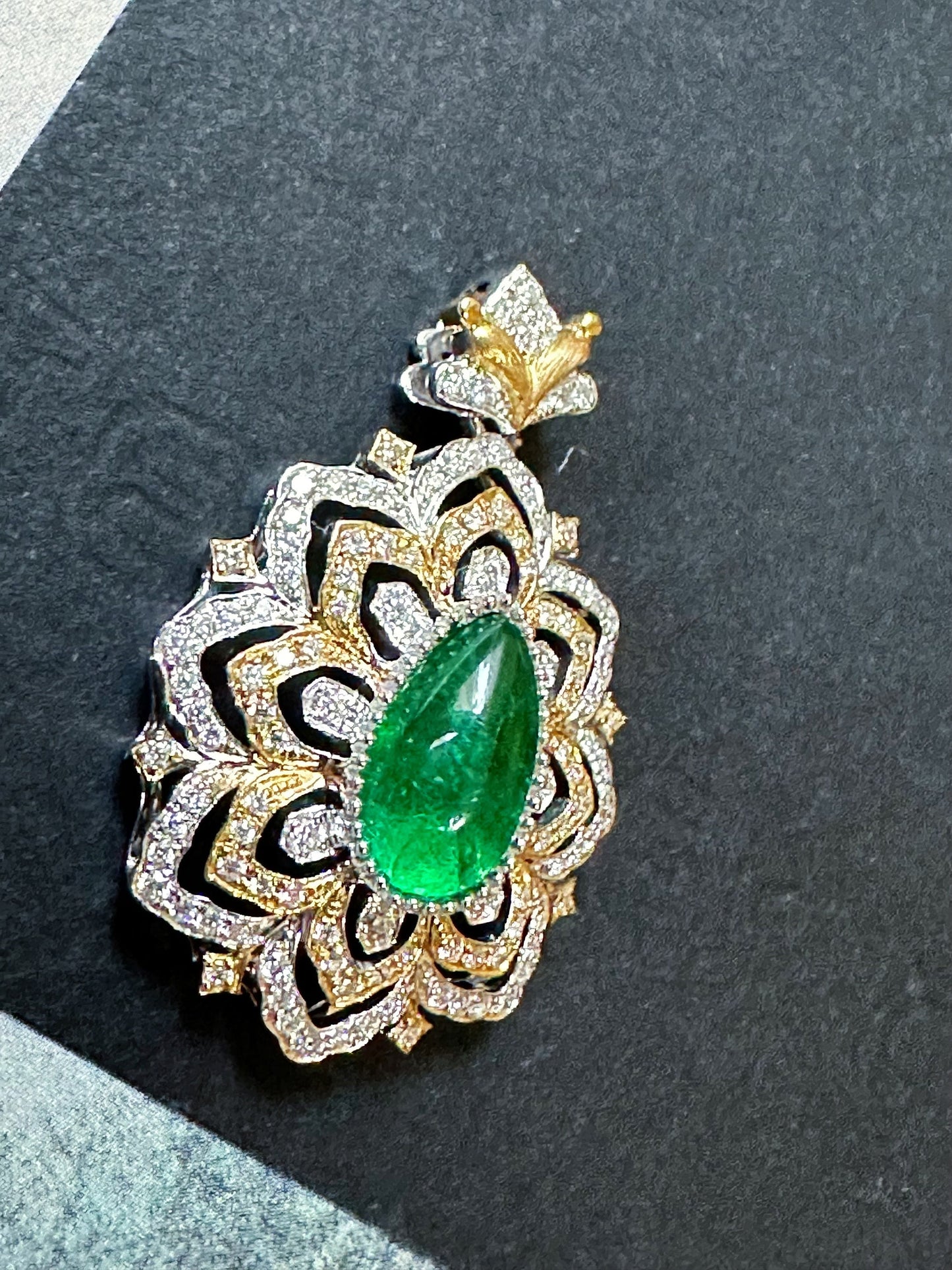 Certified Stunning Natural Vivid Green Emerald Pendant in 14K Gold with Diamonds