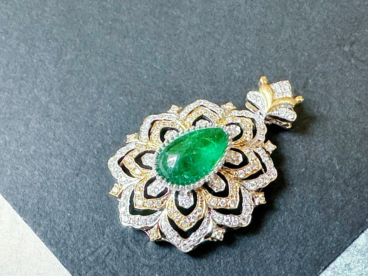 Certified Stunning Natural Vivid Green Emerald Pendant in 14K Gold with Diamonds