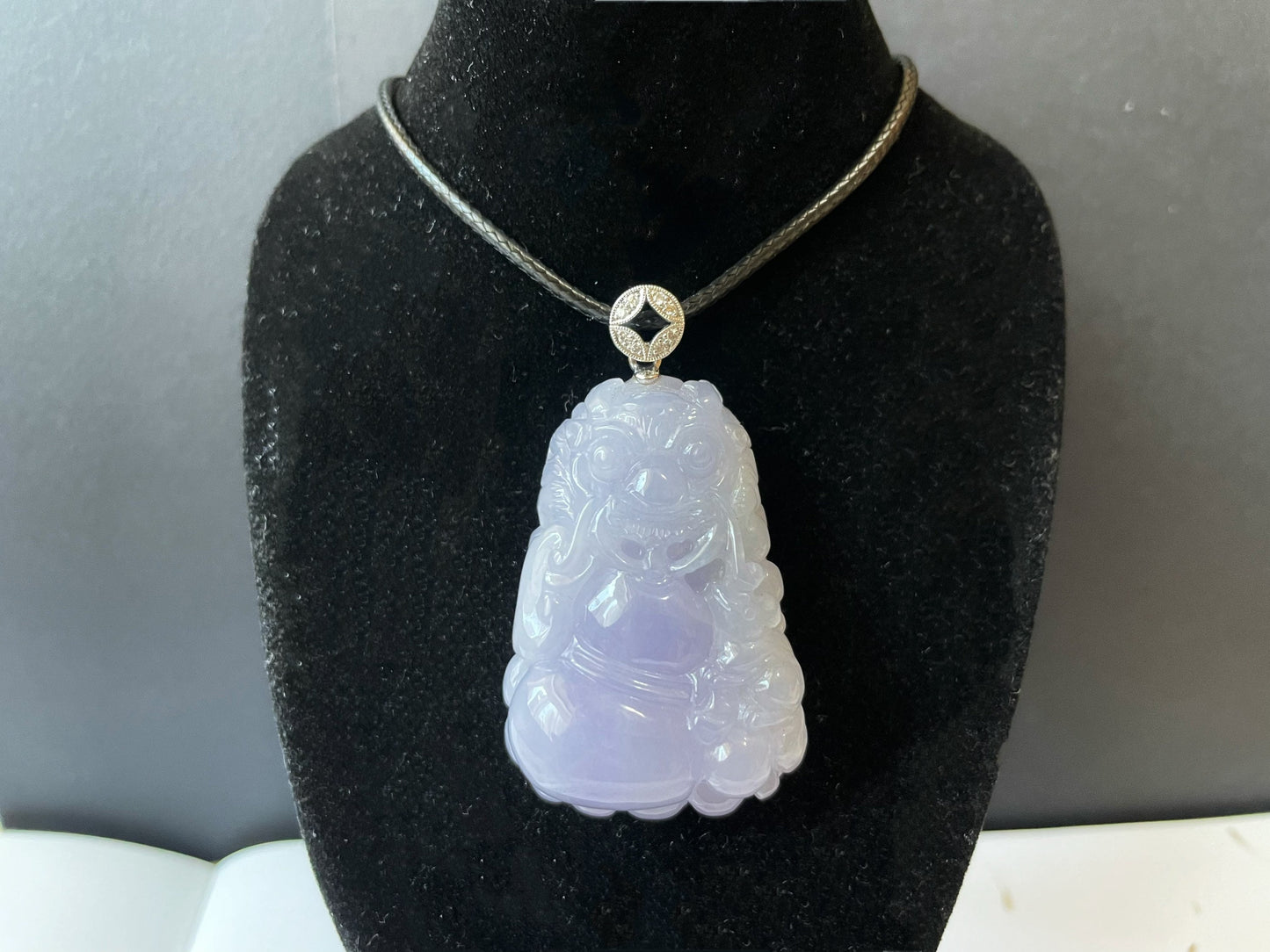 Exquisite lavender Qilin jadeite carved from 100% natural, untreated Type-A jadeite, featuring 8 sparkling diamonds set in 18K white gold. Dimensions: width 29.2 mm, height 51.6 mm, thickness 19.6 mm; total weight 218.54 ct. The icy texture and intricate carving symbolize good luck, prosperity, and happiness in Asian mythology, making it a meaningful accessory for any occasion.