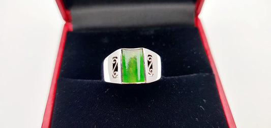 Bague Jadéite Verte - Or Blanc Minimaliste et Design Classique